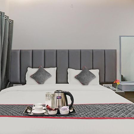 Super Townhouse Hotel Impact Chinhat 外观 照片